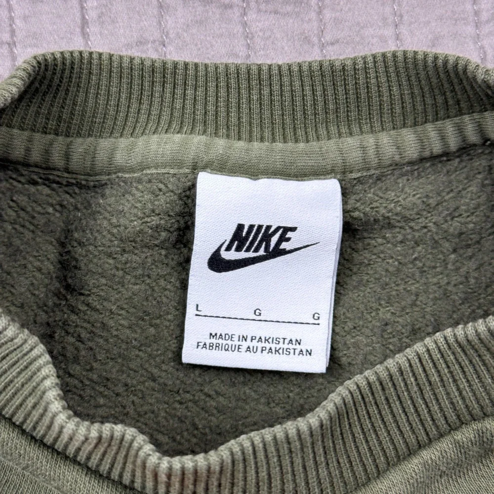 Nike Kids Large Crewneck Sweatshirt Green Beaverton Oregon Logo Sportswear
